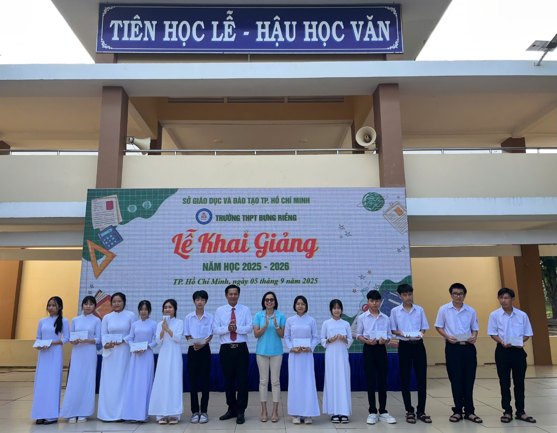 Lễ Chào Đón Năm Học Mới Và Trao Học Bổng Cho Các Em Học Sinh