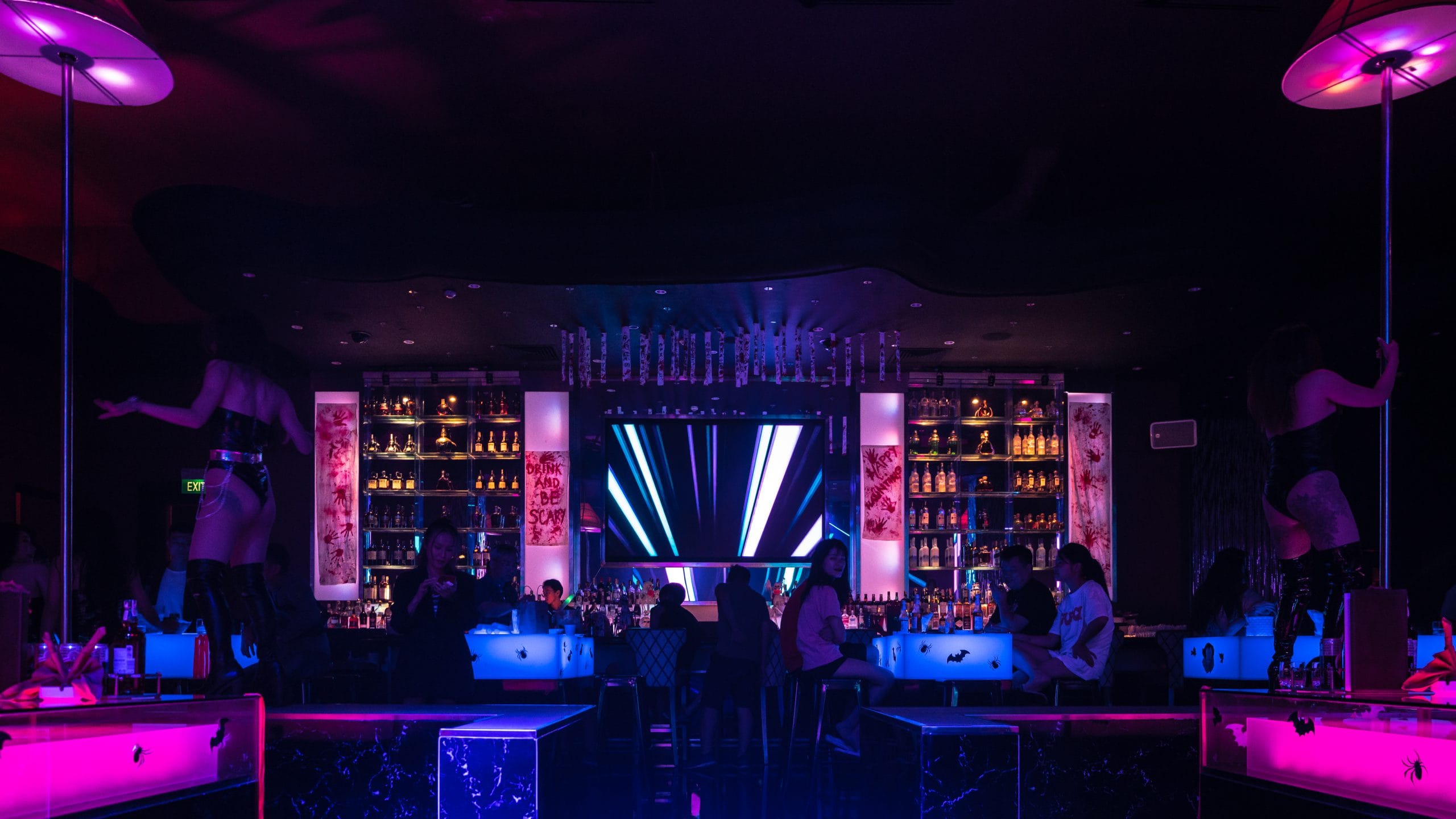 Card Image https://cms.thegrandhotram.com/storage/462/Roxy-Bar-scaled.jpg
