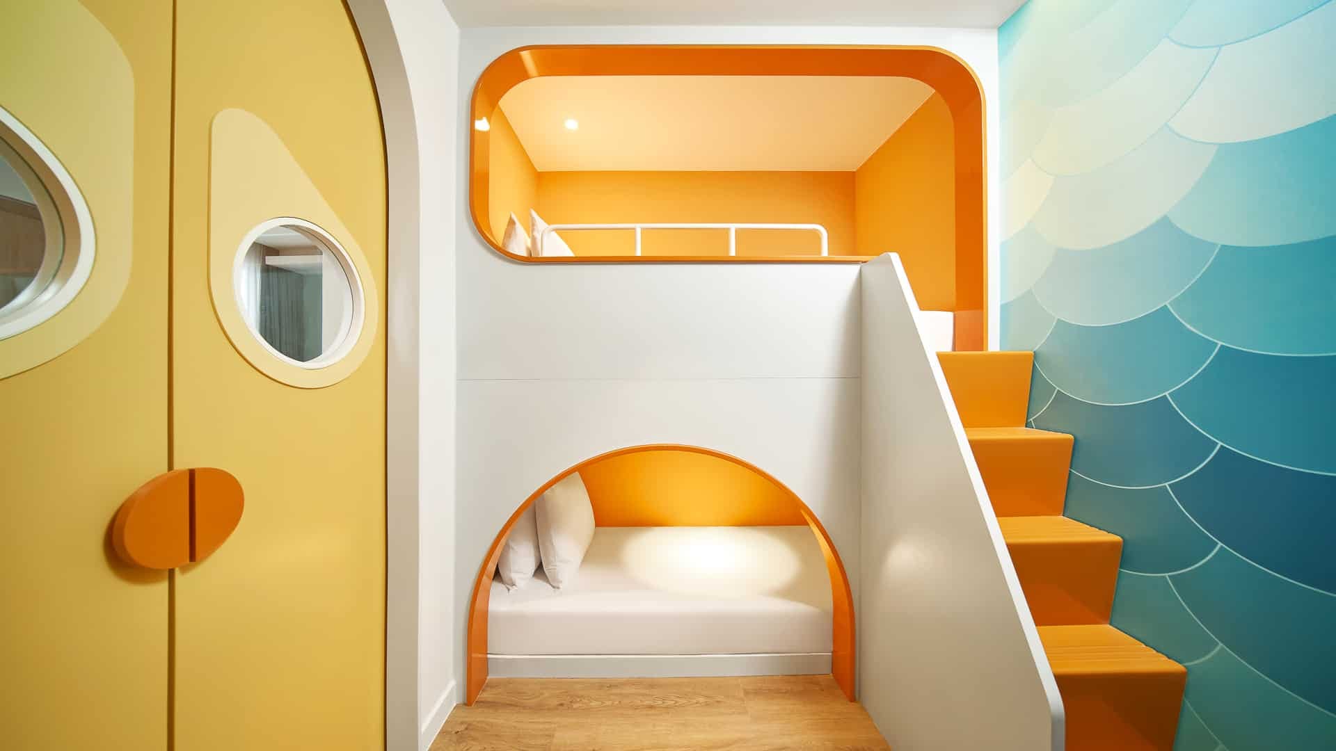 Card Image https://cms.thegrandhotram.com/storage/705/Kid-Suite-Bunk-bed-4-Holiday-Inn-Resort1.jpg