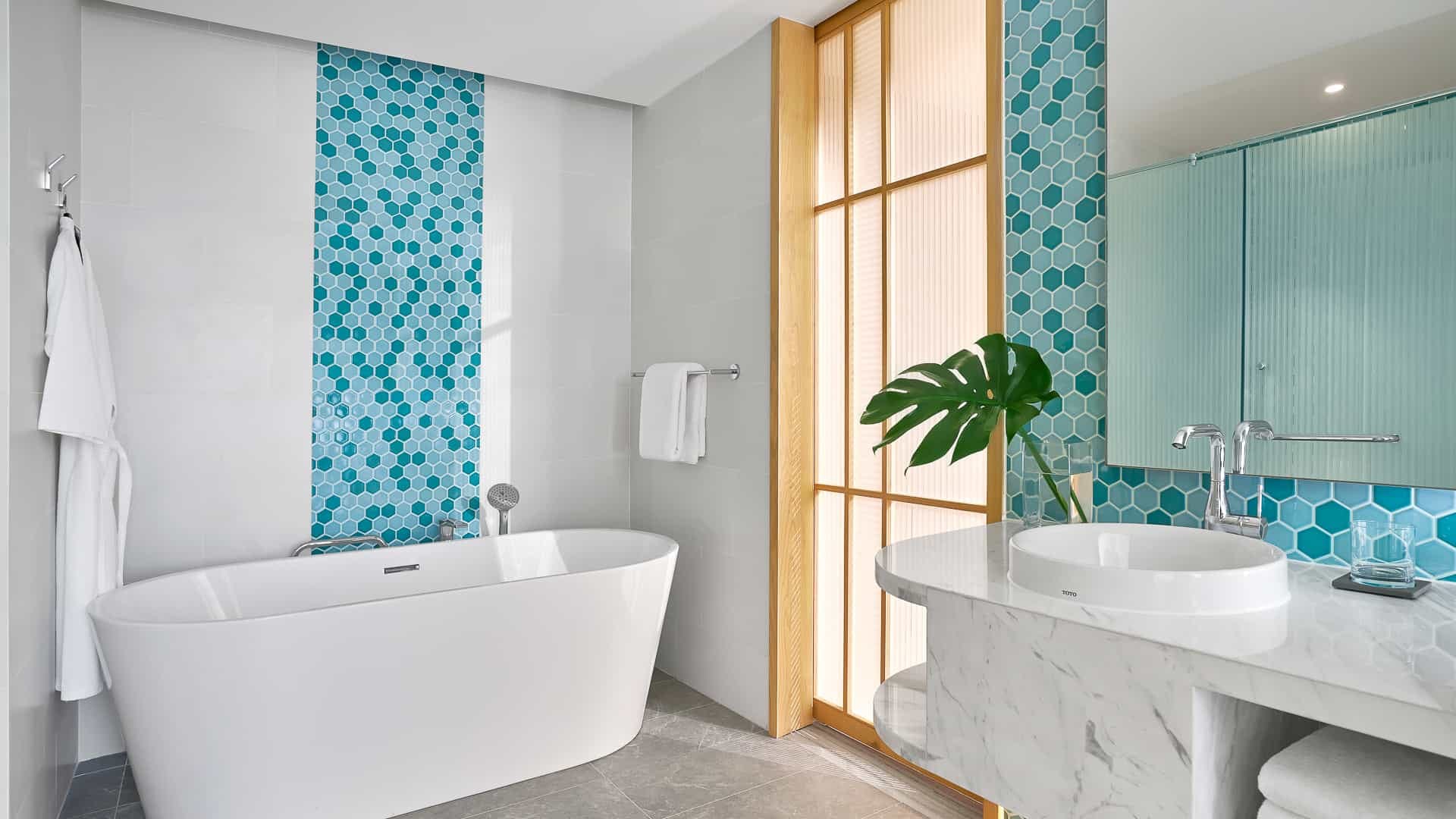 Card Image https://cms.thegrandhotram.com/storage/715/Grand-Suite-Bathroom-Holiday-Inn-Resort.jpg
