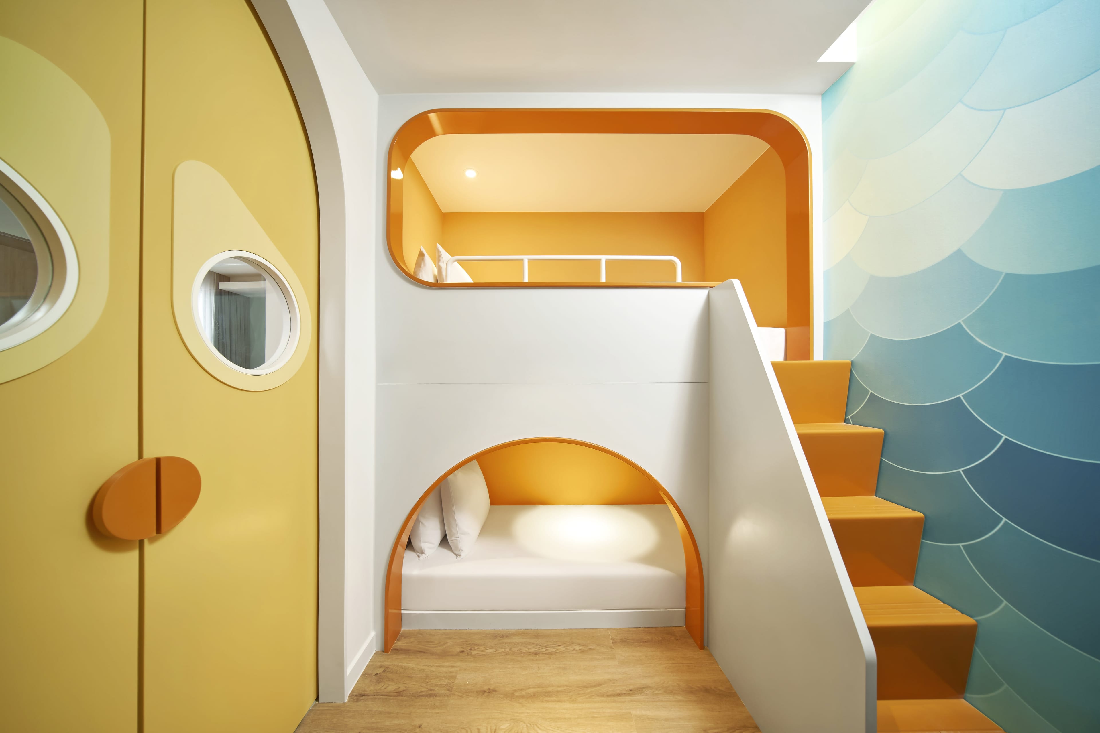 Card Image https://cms.thegrandhotram.com/storage/832/Kid-Suite-Bunk-bed-4-Holiday-Inn-Resort.-min.jpg