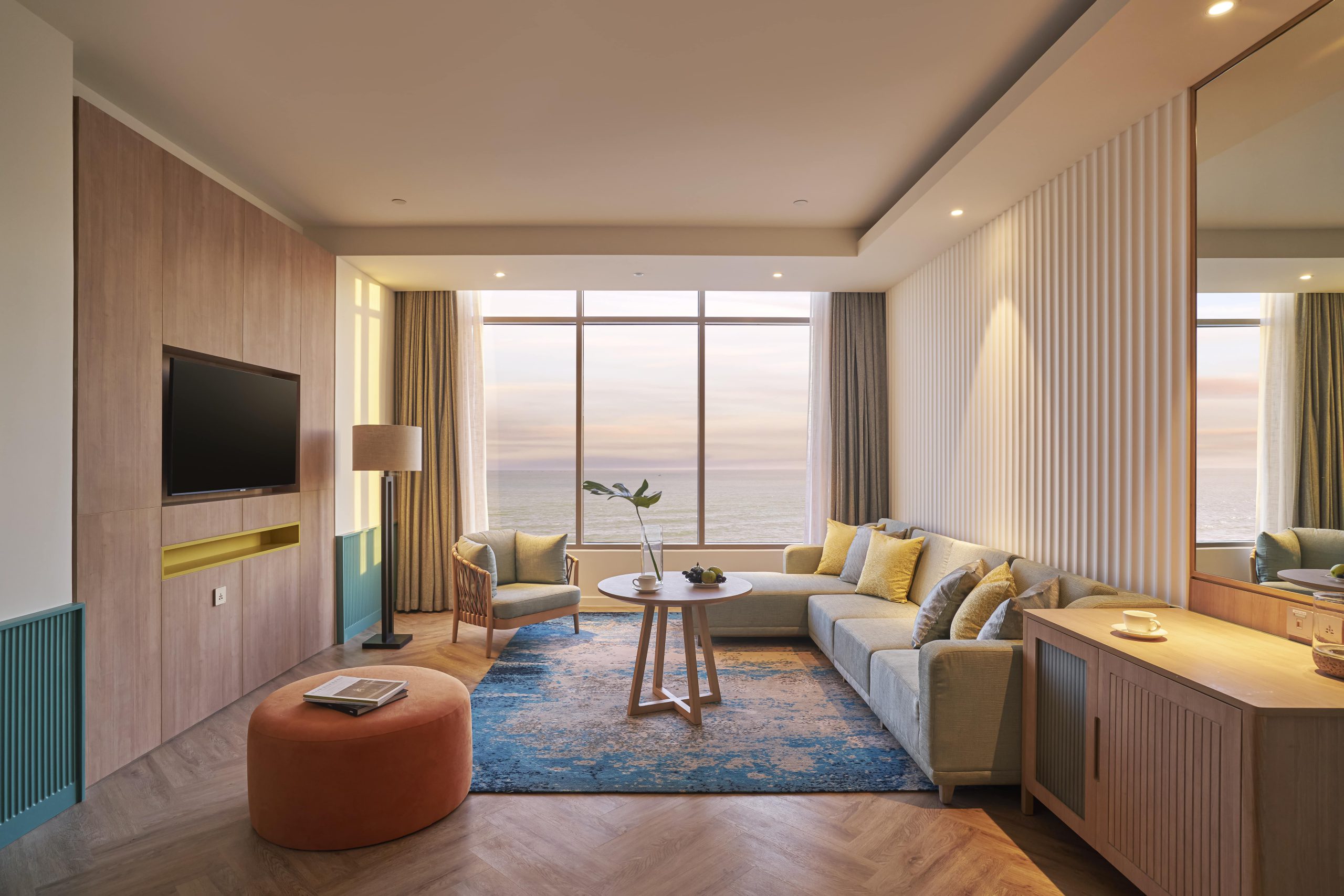 Deluxe Suite-Ocean-Living room-Holiday Inn Resort- Sunset-min